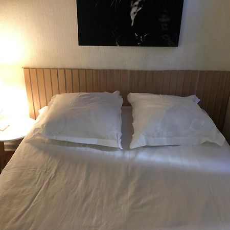 Victor Hugo Confort Et Sa Pizza Offerte Aurillac Buitenkant foto